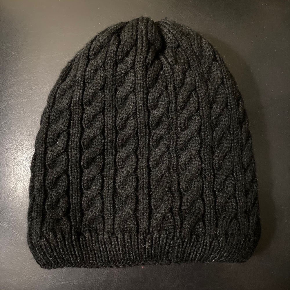 🍎 3/$6 or $4 each 🍎 Black cable knit beanie